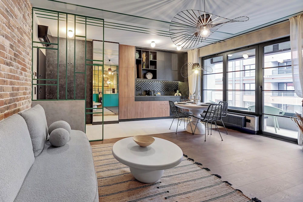 Doki Living - Foodhall & Parking by Downtown Apartments