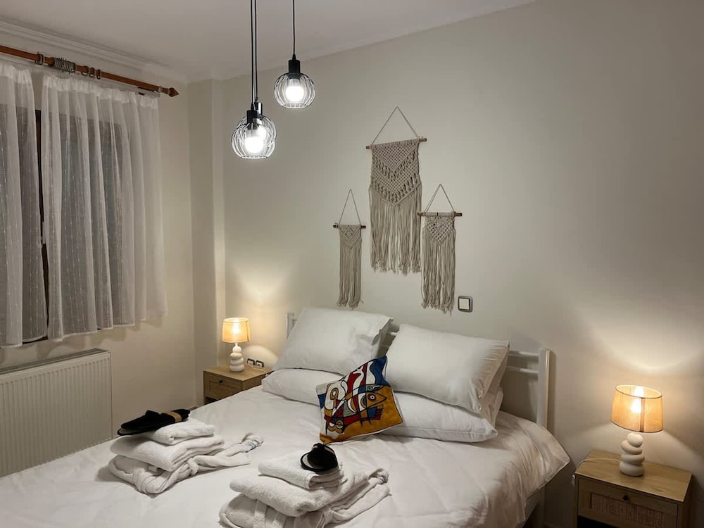 Cozy Apartment in Old Town Ano Polis