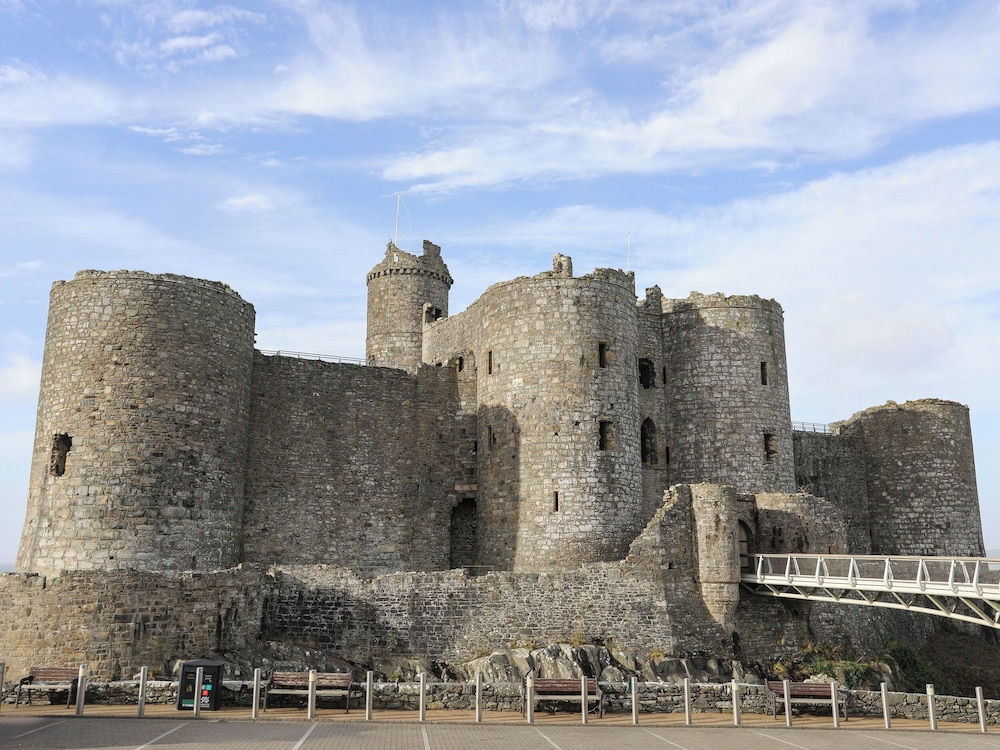 Harlech Apartments - Gwern