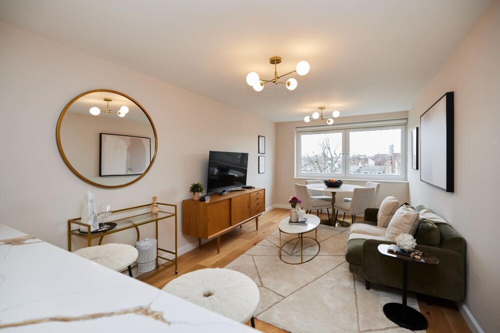 The Hyde Park Hideout - Beckoning 2bdr Flat