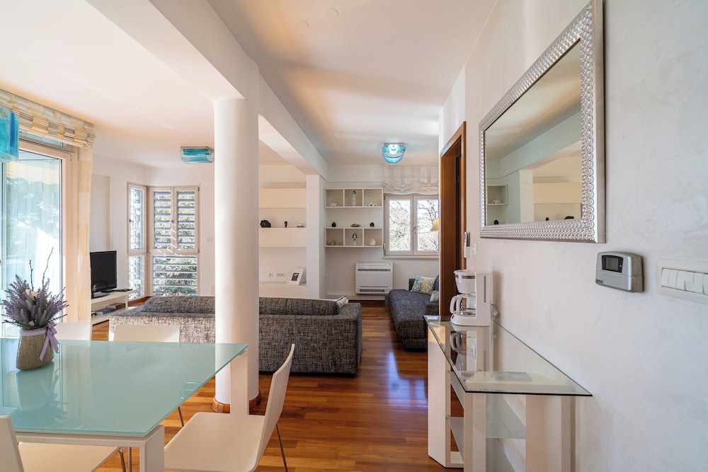 Apartment Kolovare