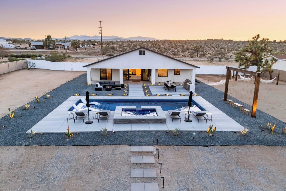 Bocce, Pool+spa, Game Room, Firepit Modern Oasis Yucca Haven by Avantstay