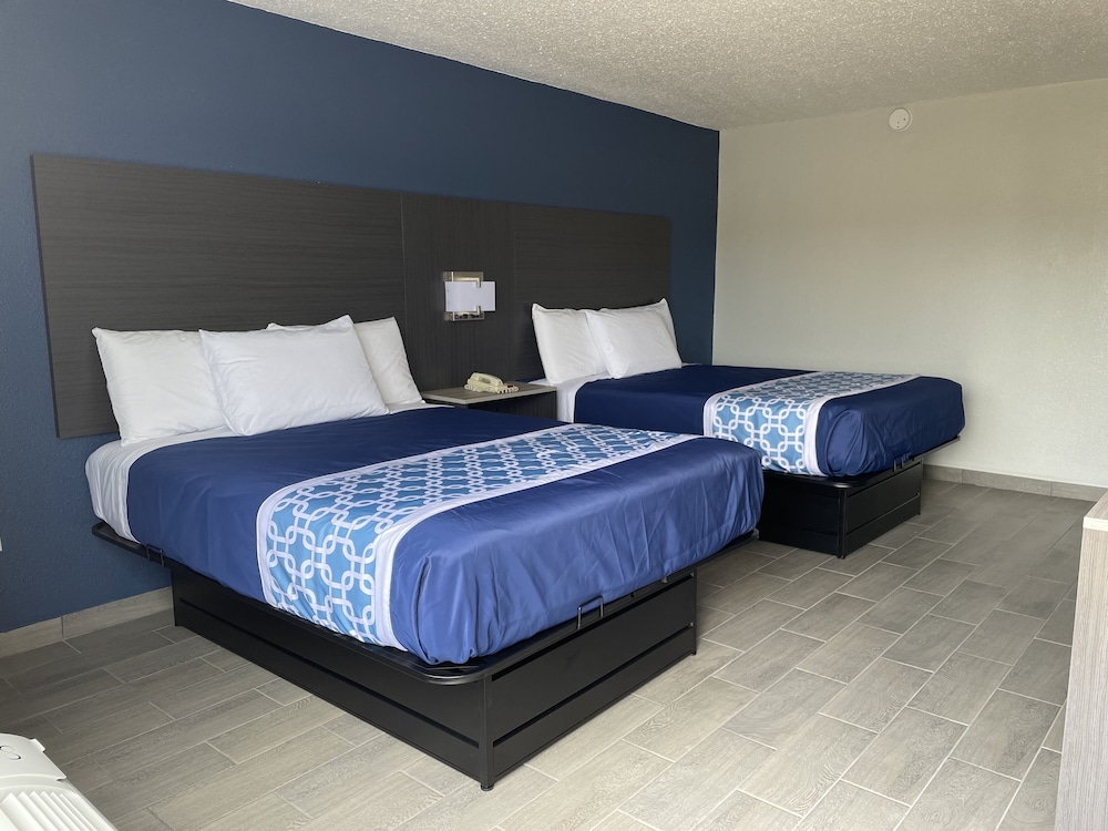 Mount Pleasant Vacations - Executive Inn - Property Image 11