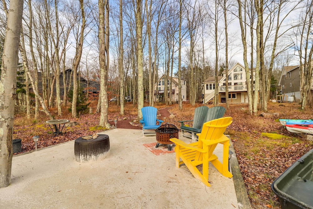 Lakefront Poconos Family Home w/ Pool Access view 5