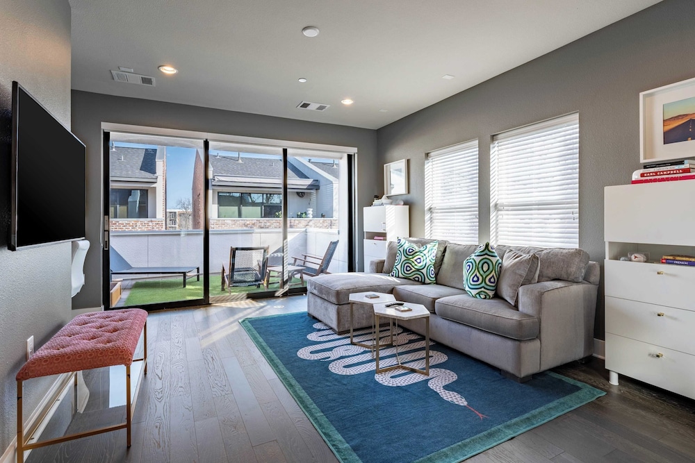 Modern Home, Private Balcony, Near Rainey & Lady Bird Lake Haus of Z