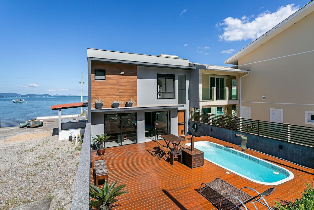 Casa Pé Na Areia com Piscina e Jacuzzi