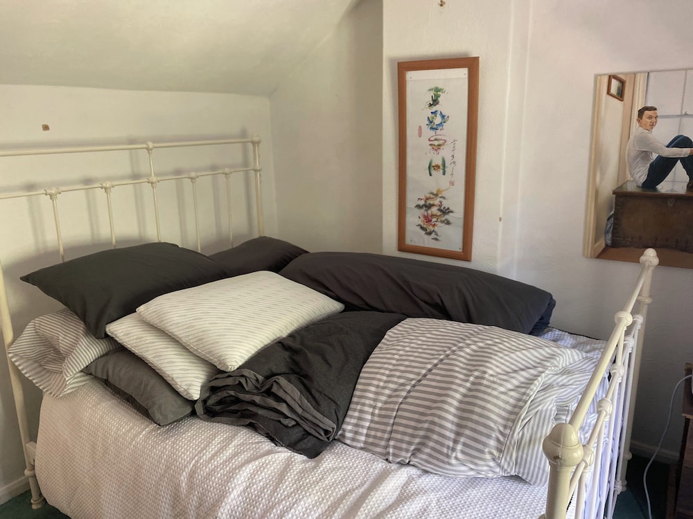 Guys Head Cottage
