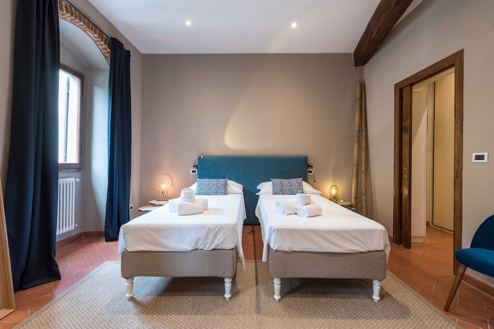 Heart of Florence Pitti 2 Bed-apartment