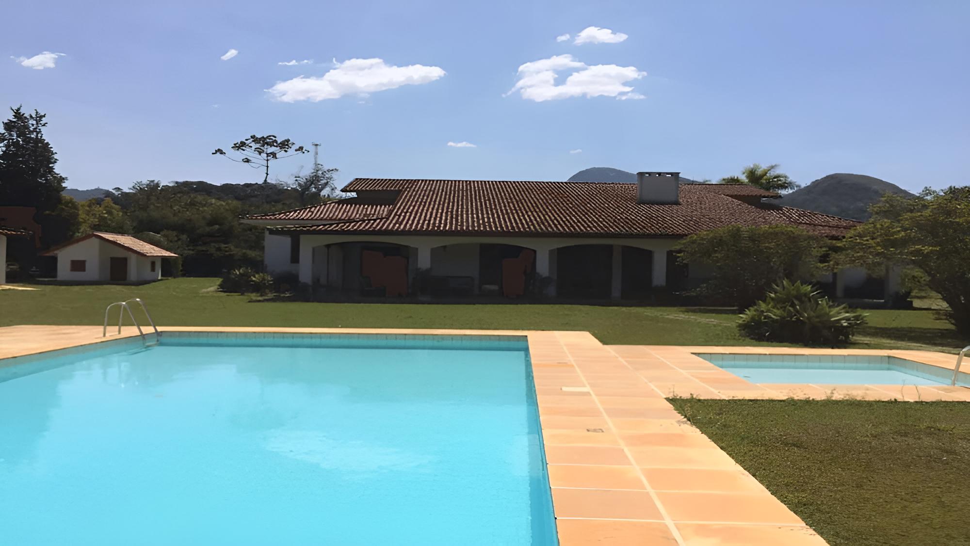 Maravilhoso sítio com vista pra montanha