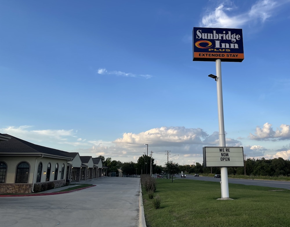 Sunbridge Inn and Suites