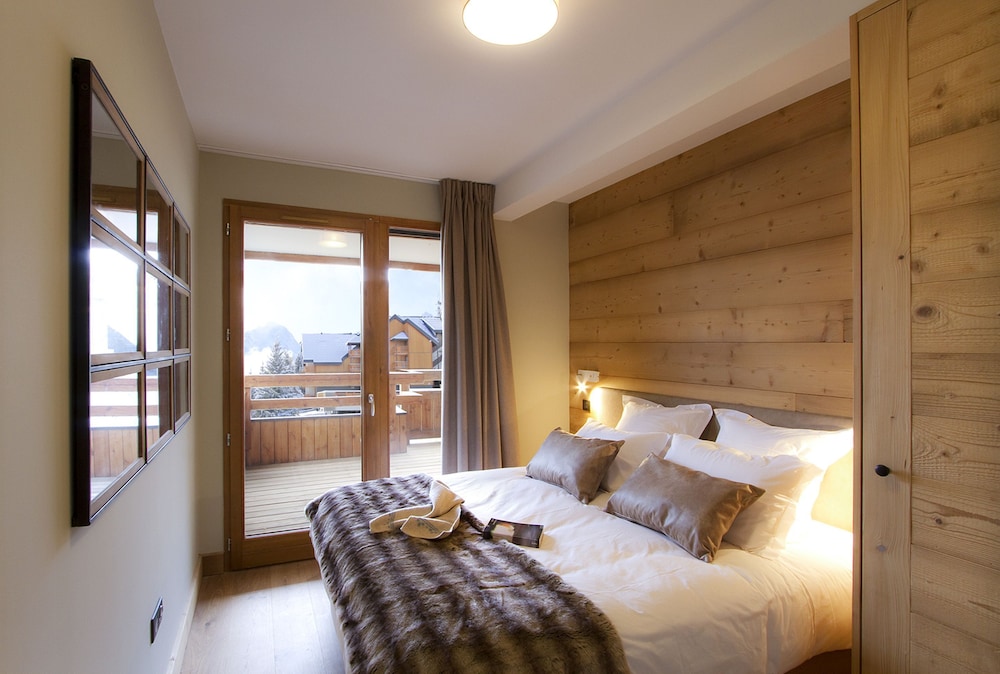 Odalys Chalet Chambertin Lodge view 3