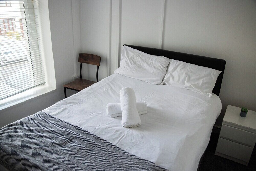 City Centre 6-bed Swansea Getaway