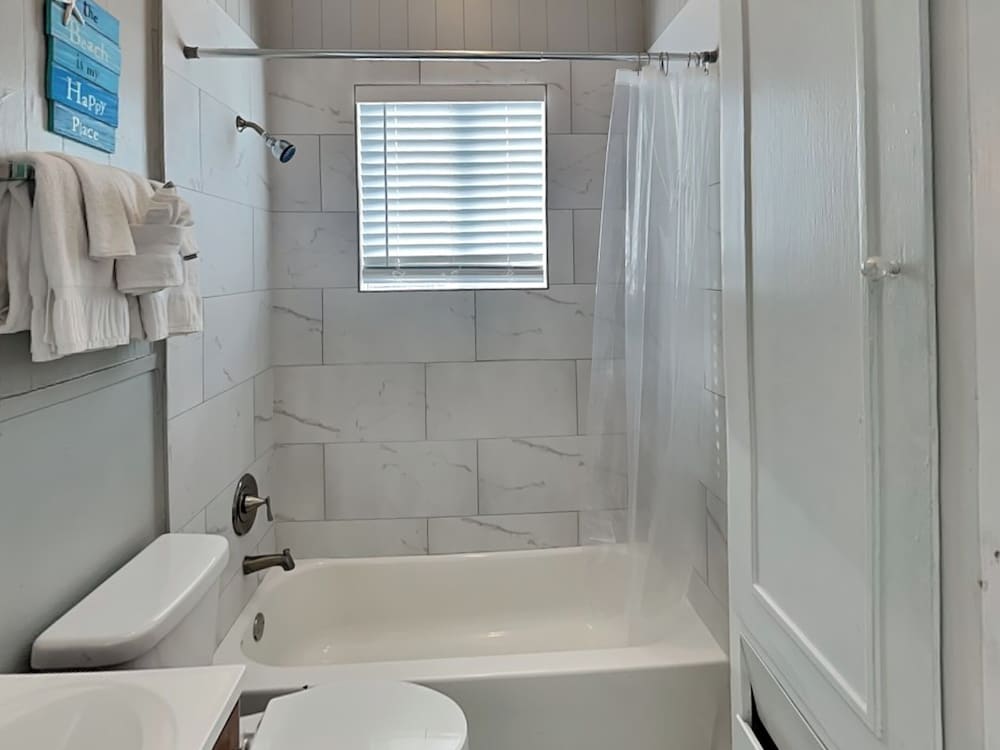 Pleasure Pier Retreat Manor by Ryson Vacation Rentals