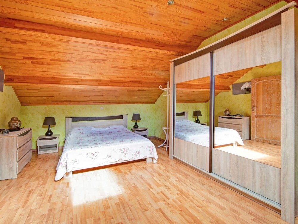 Charming Stay Near Forests