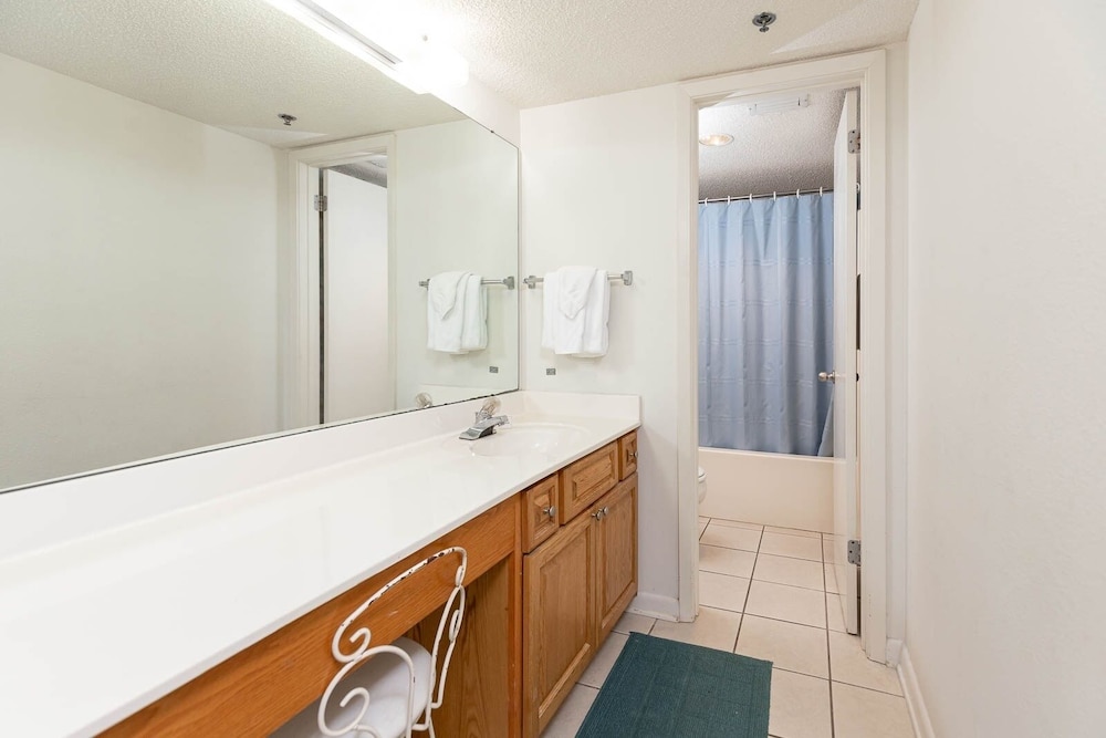 Phoenix Vi 6208 3 Bedroom Condo