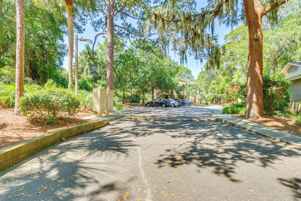 Pool Access, Walk to Beach: Hilton Head Haven!