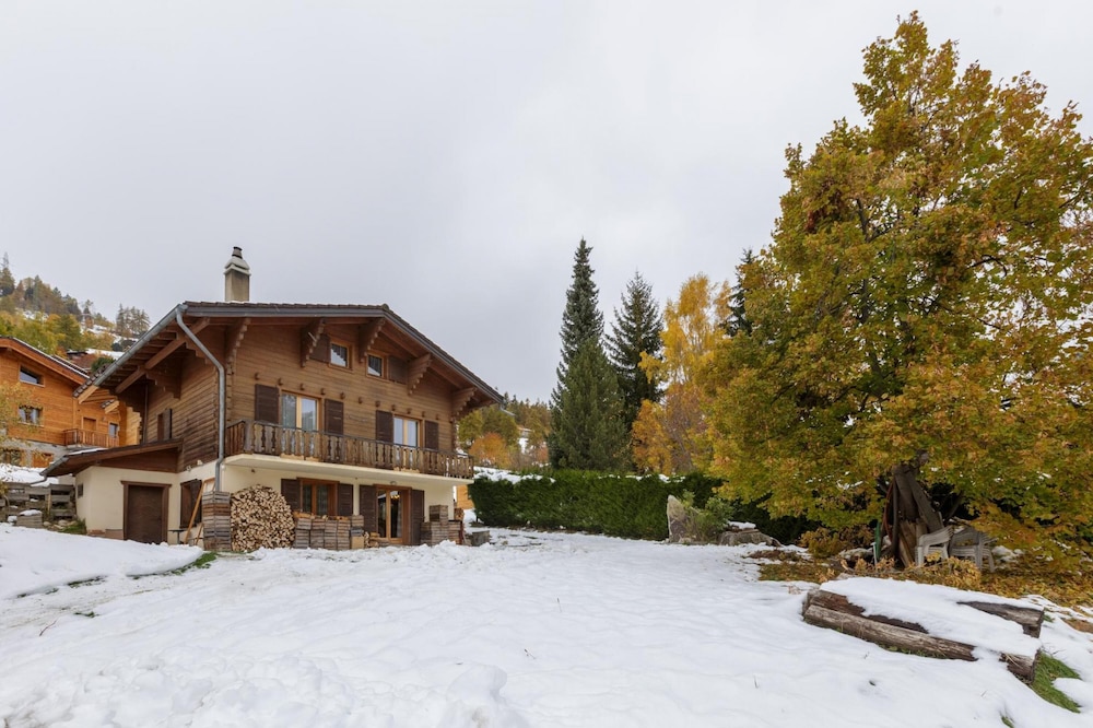 Rosaline - Large and Cosy Swiss Chalet With Beautiful Views