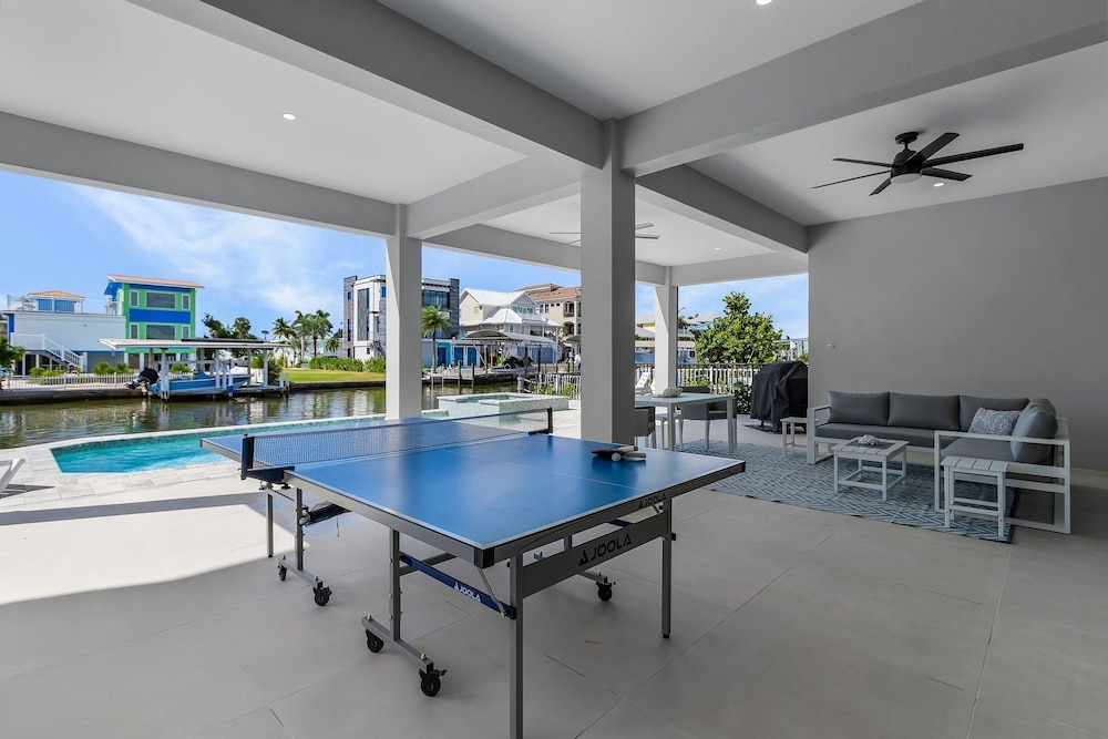 141 Brand New Luxury 6br/6ba Build W/ Heated Pool! 6 Bedroom Home
