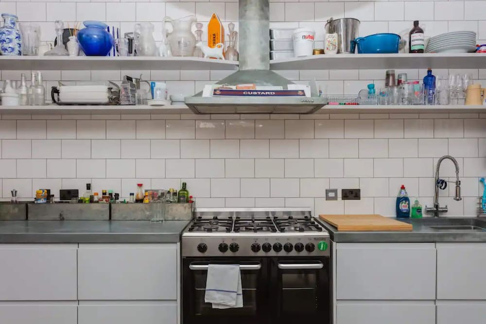 Contemporary 2 Bedroom House in Vibrant Shepherds Bush
