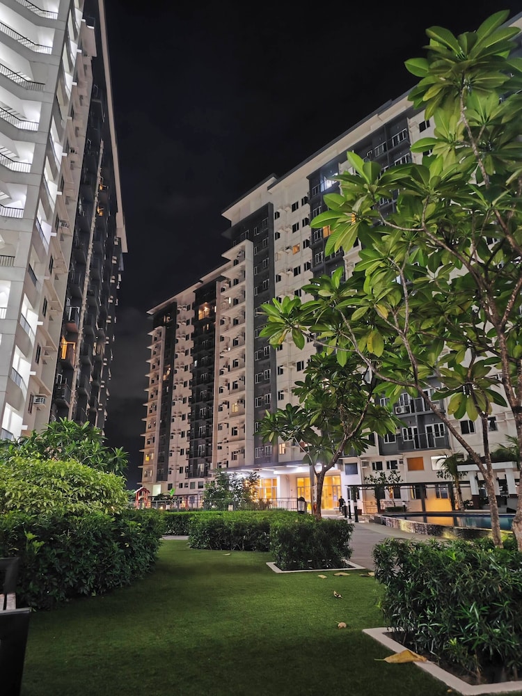 Luxurious and Cozy Condo in Quezon City With City View