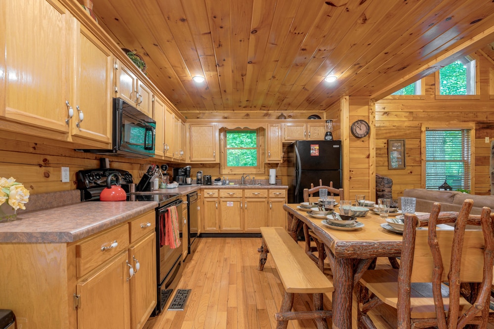 Rosey Bear 2 Bedroom Cabin