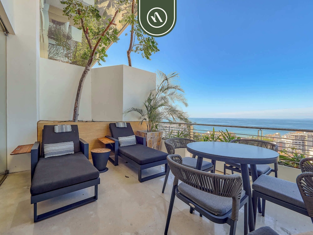 Two Story 2 BR Penthouse - Pool - Ocean View