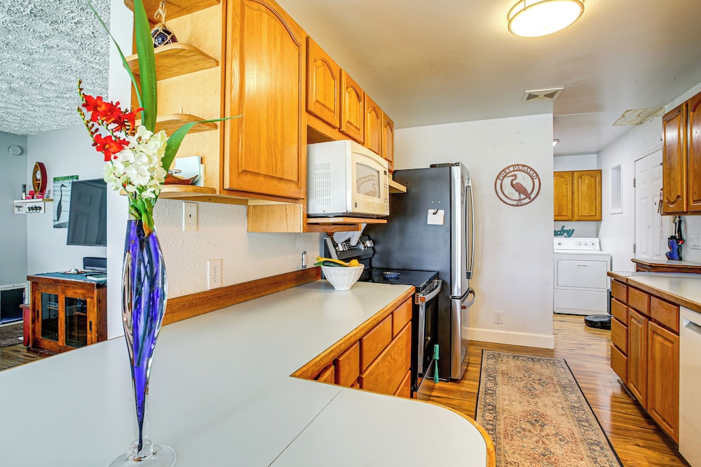 Hot Tub, Deck & Mtn Views: Nine Mile Falls Duplex