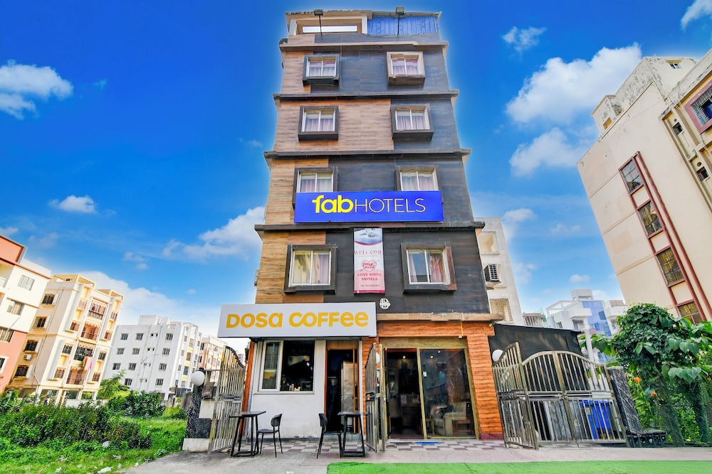 Fabhotel Love Birds