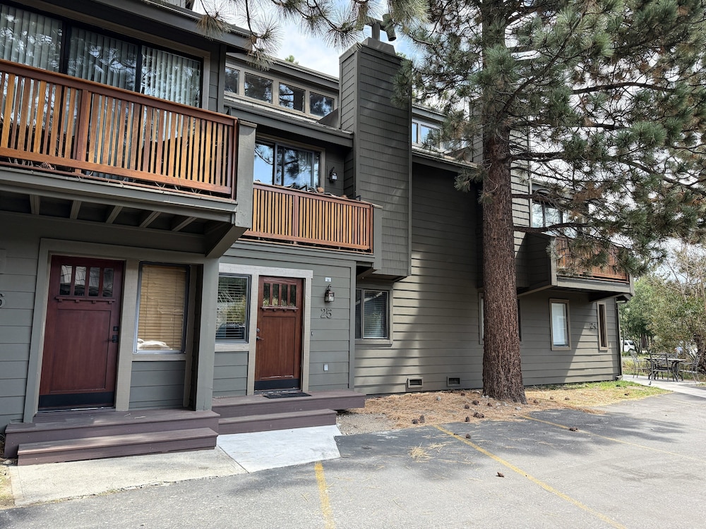 Mammoth Sierra Townhomes #25 3 Bedroom Condo