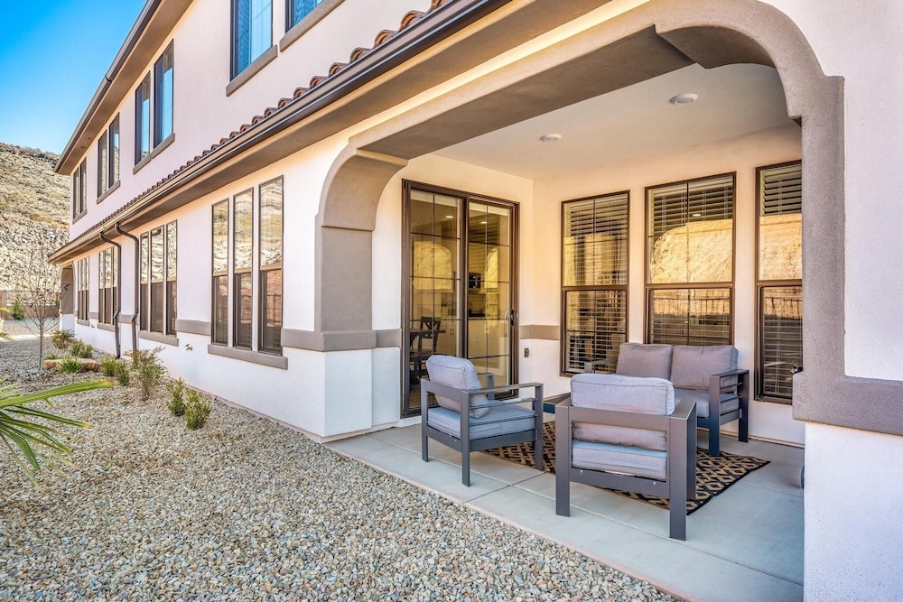 Holiday Hideaway 5 Bedroom Townhouse