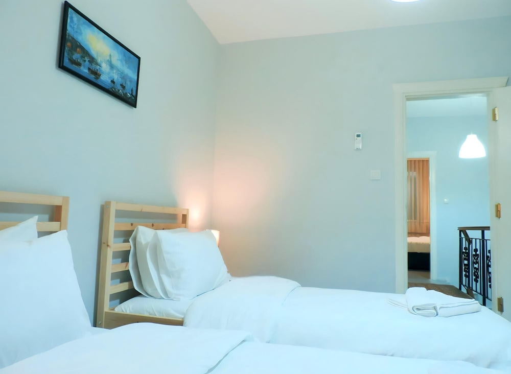 Flat w Pool Balcony 10 min to Beach in Antalya