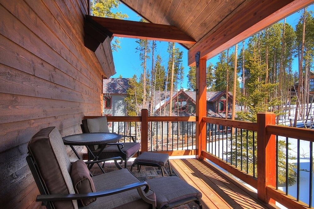 Mountain Majesty Manor 5 Bedroom Home by RedAwning