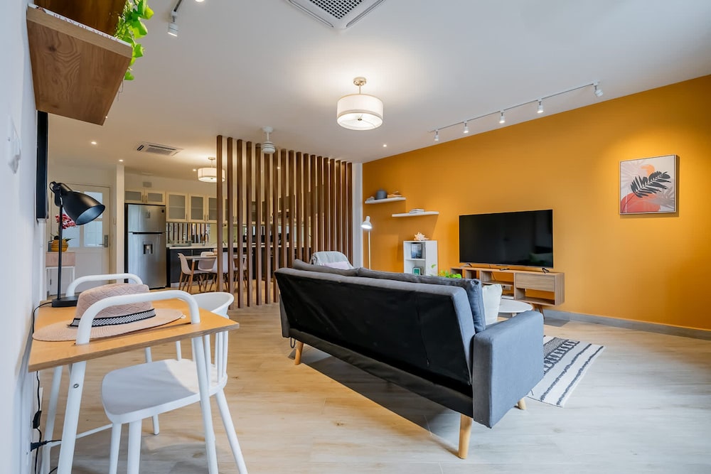 w Warm 1BR With Balcony in Panama
