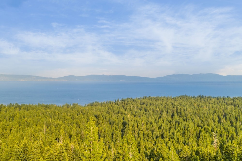 Horizon by Avantstay Stunning A-frame Cabin w Hot Tub Billiards Lake Views
