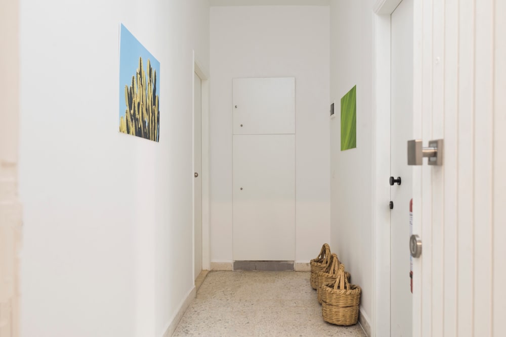 Boho-Chic Cozy 2BR - Apt & Balcony in Mar Mikhael