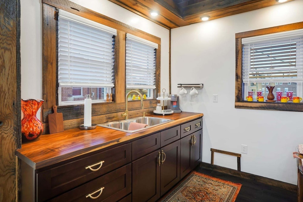 Mid Century Escape, Columbia House Unit C 1 Bedroom Apts
