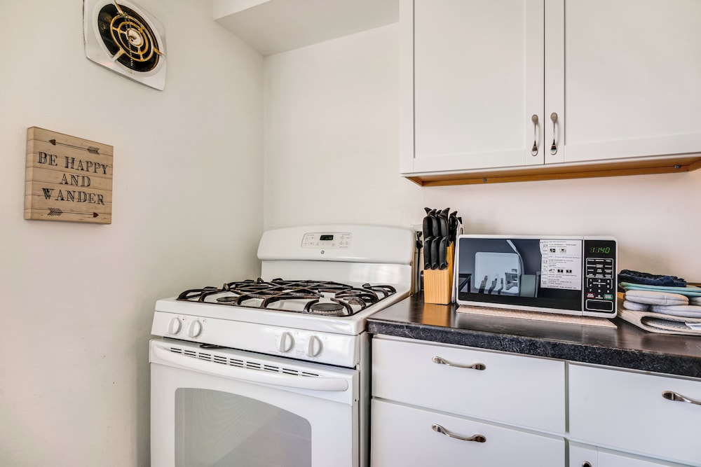 Menomonee Falls Condo 12 Mi to Lake Michigan!