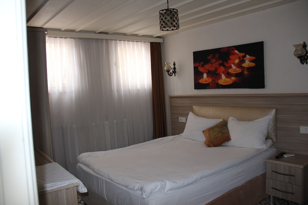 Jasmine Daire - Image 27