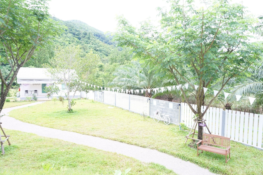 The White Village Ranong Resort