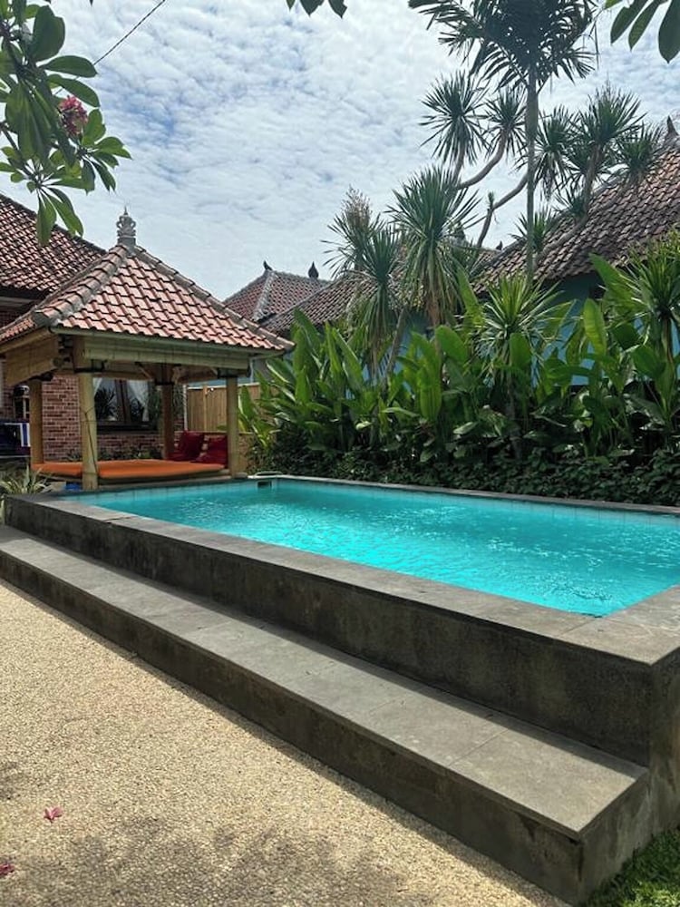 Tiga Naga Villa