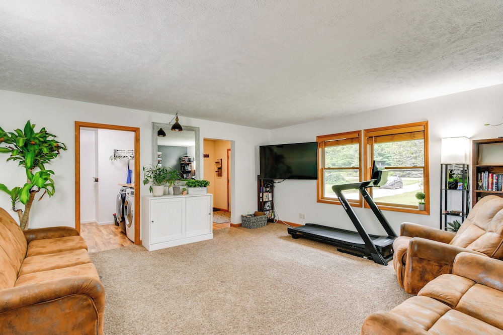 2 Mi to Turtle Creek Casino: Home w/ Game Room!