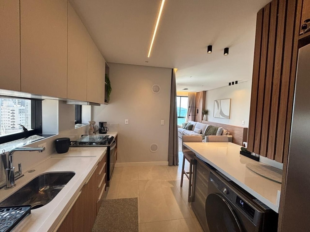 Partial Ocean View Apt w/ Barbecue Grill Axp1301