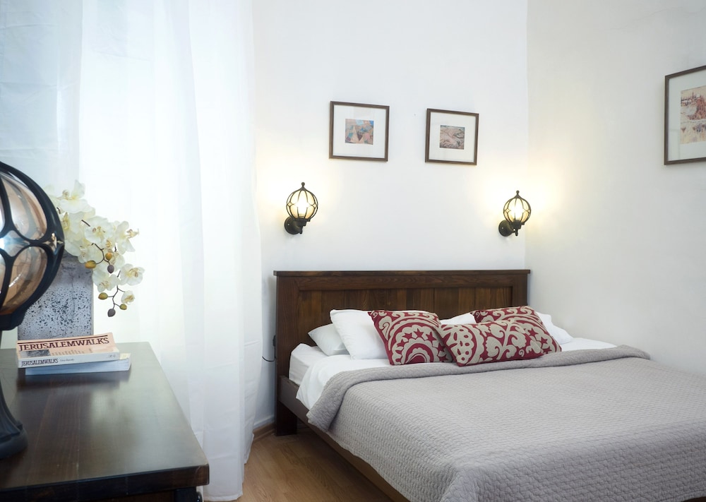 Allenby 2 Bed & Breakfast