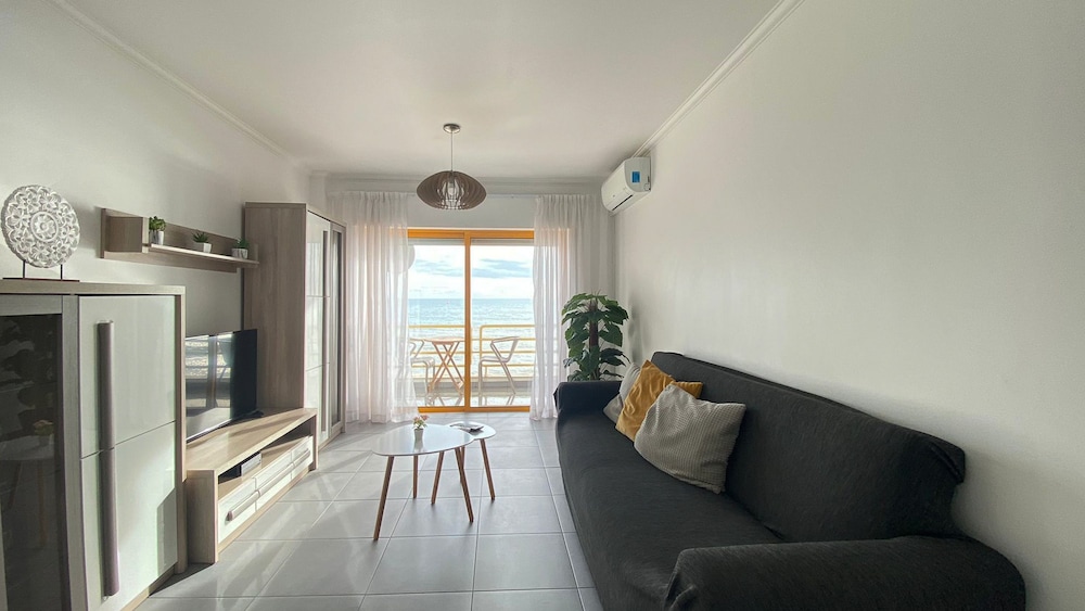 WOW Frente Praia II T2 HsR Quarteira