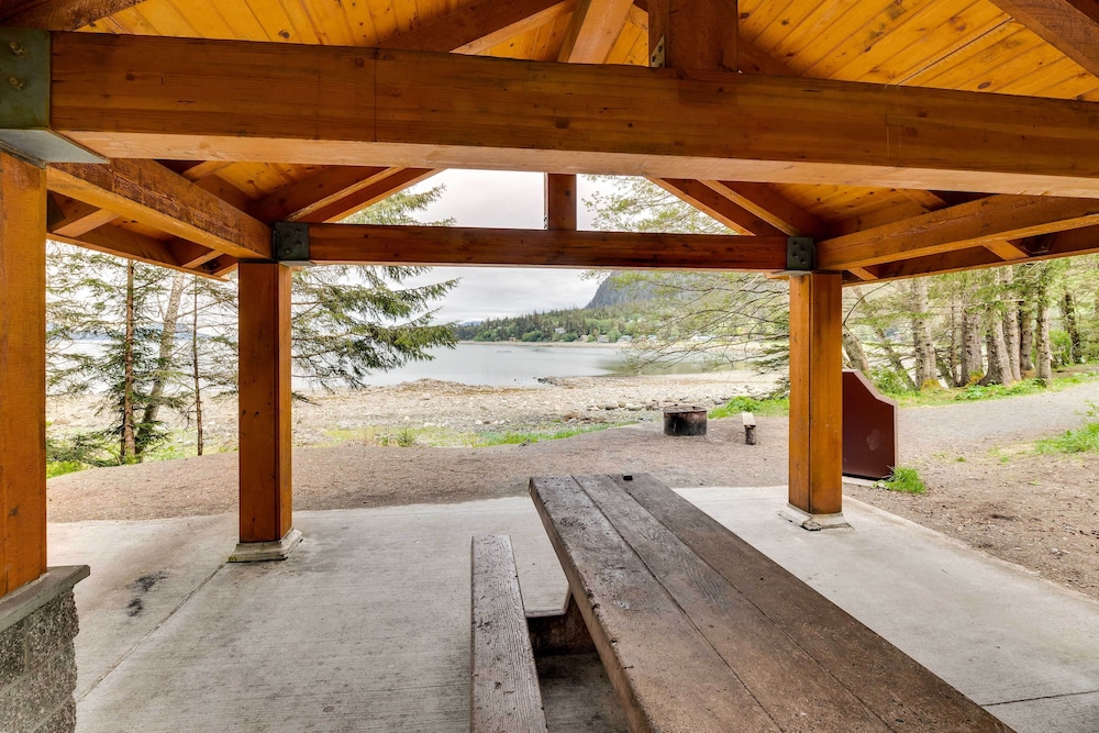 Juneau Vacations - Juneau Vacation Home: Stunning View  Beach Access - Property Image 12