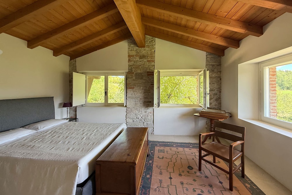Villa Poggio Castellaro by Boutique in the Heart of Italy s Food Valley Emilia-romagna