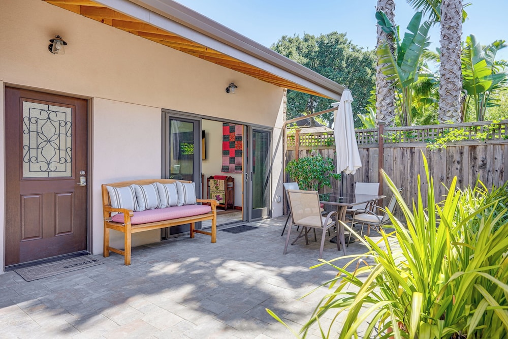 Alameda Studio w/ Patio: 3 Mi to Oakland Coliseum!