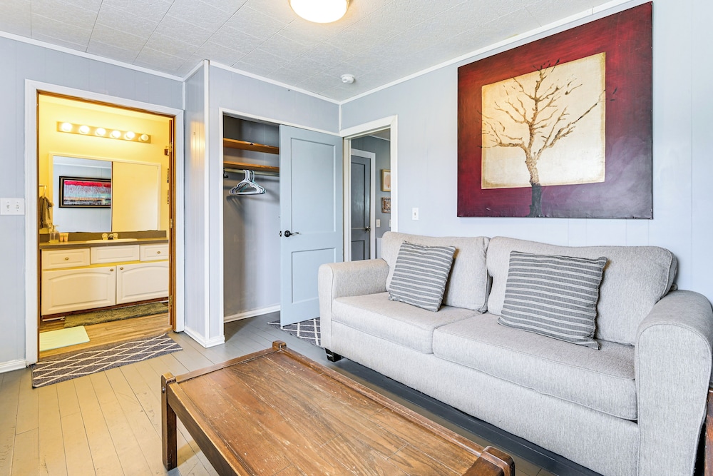 Walk to Beach: Charming Home - 3 Mi to Seabrook