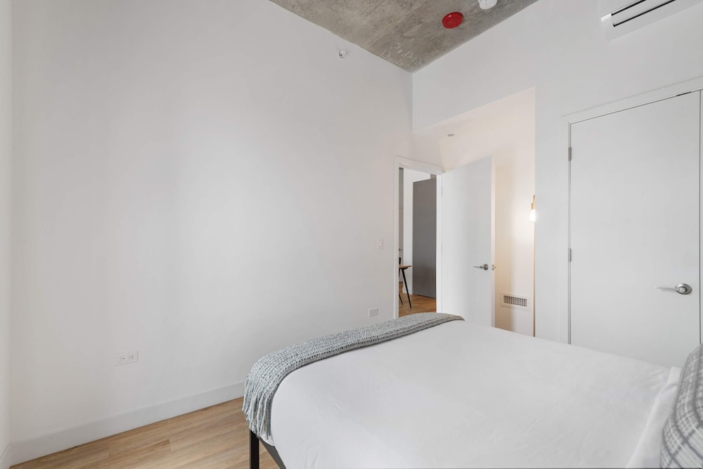 The Nova 4BR Family Friendly Near Lincoln Park
