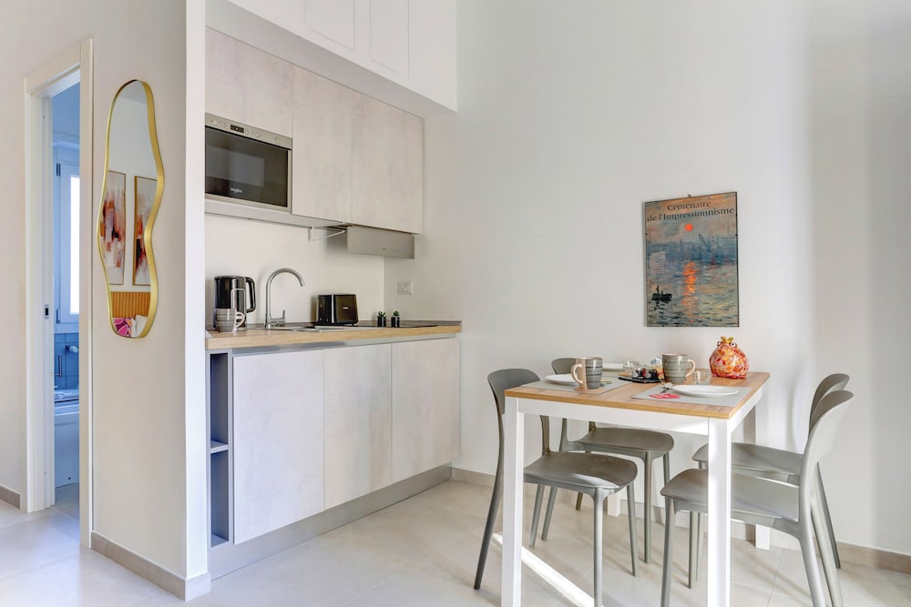 Vatican Loft with Balcony -Home and More